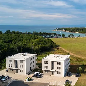 Baden Basanija, Umag-with Sea View, Parking And 300m From The Apartmán Bašanija